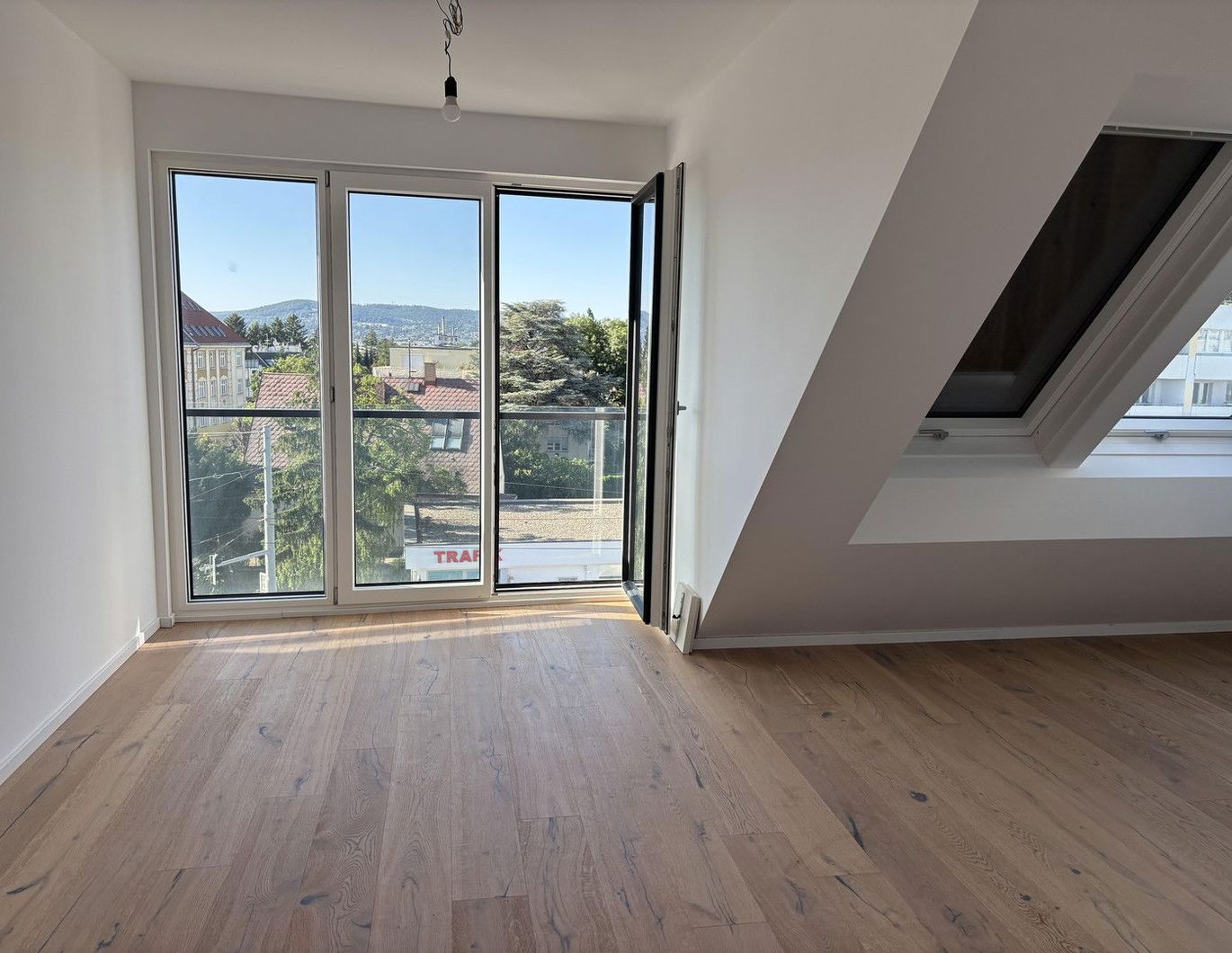 Stillvolle & moderne 2-Zimmerwohnung mit Ausblick in 1130 Wien. Miete inkl. Warmwasser und Heizung!