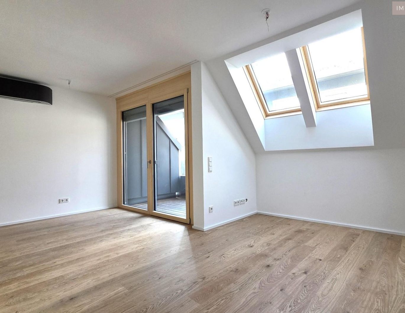 +++ DACHGESCHOSS +++ ERSTBEZUG+++ KLIMAANLAGE +++ LOGGIA UND TERRASSE +++