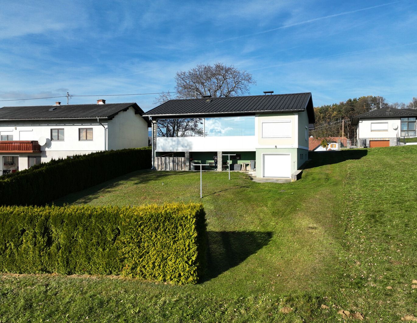 Wohnhaus mit Seeblick und Wintergarten