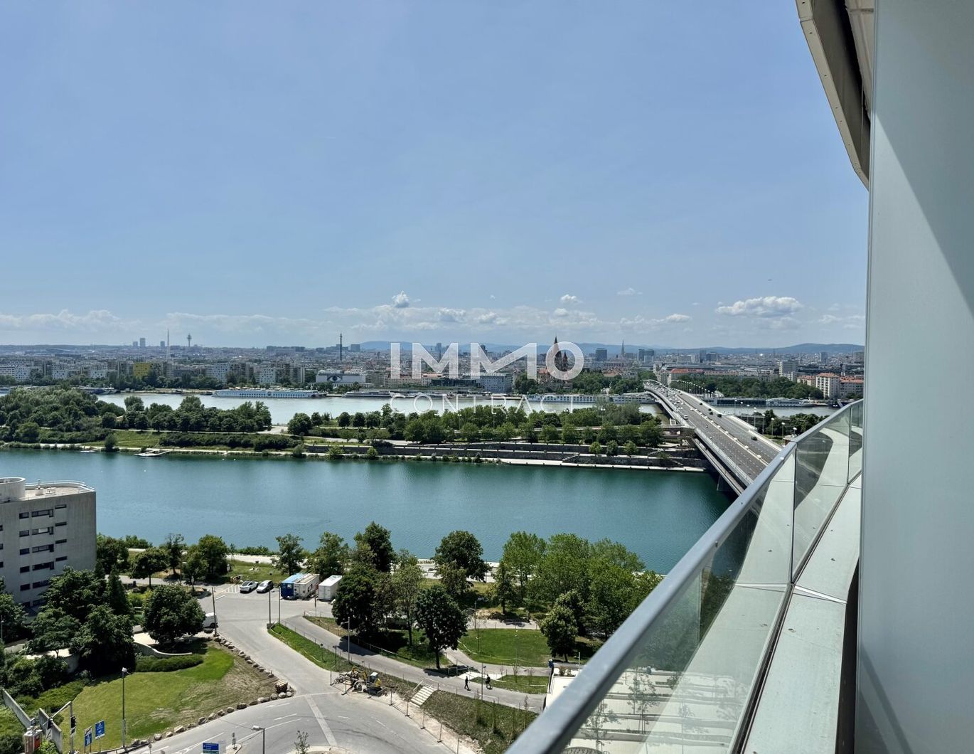 Modernes Studio mit Cityblick (Neue Donau) Gym, Pool, Supermarkt im Haus