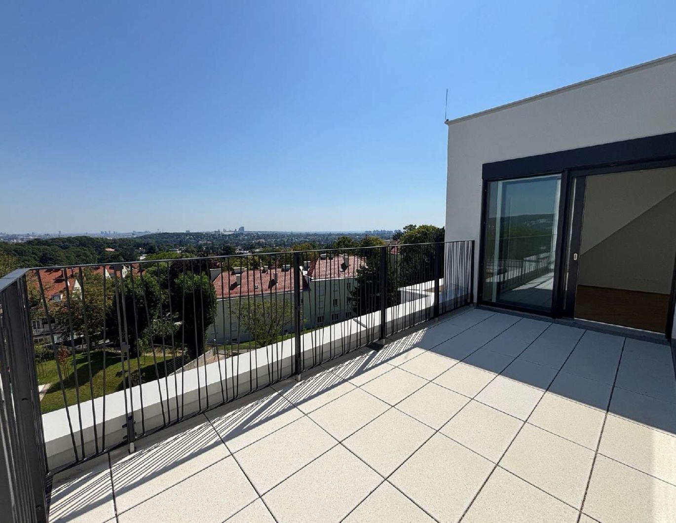 STOCK IM WEG - Moderne Familien Dachgeschosswohnung mit Terrasse