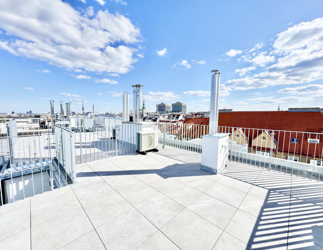 ÜBER DEN DÄCHERN WÄHRINGS | TOPLAGE NÄHE KUTSCHKERMARKT | EXKLUSIVE DACHGESCHOSSWOHNUNG MIT KLIMAANLAGE | TERRASSE | ERSTBEZUG
