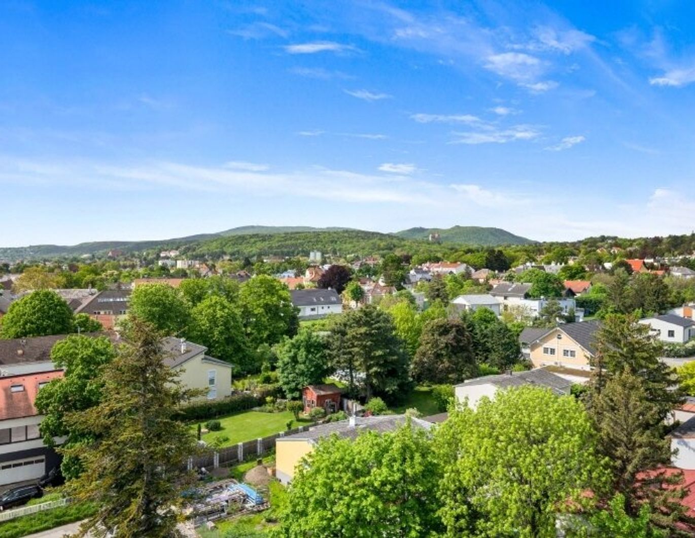 Schöne, sonnige Dachgeschosswohnung mit Fernblick - Nähe Mödling