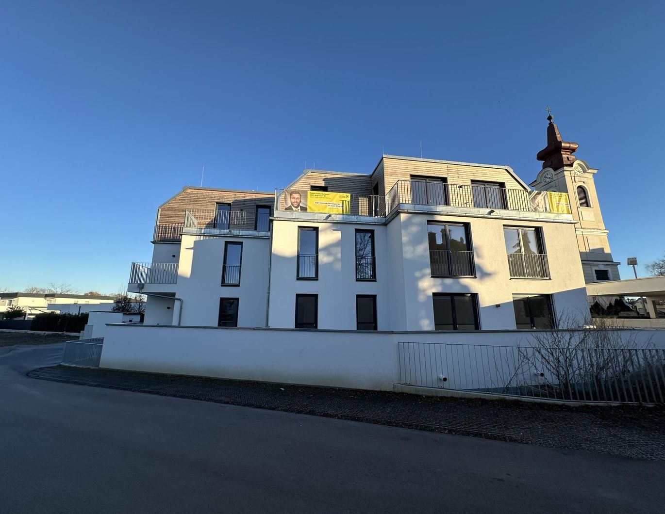 NEUE 4 ZIMMERWOHNUNG MIT GROßZÜGIGER TERRASSE & GARTEN