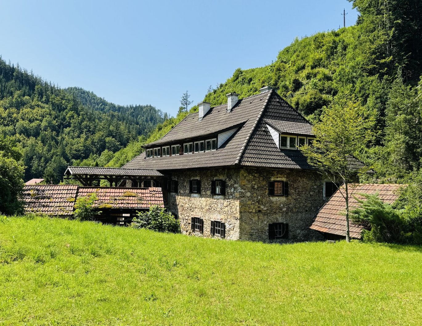 Neuberg a. d. Mürz: Landhaus mit Geschichte und Gestaltungspotential - Ein Sanierungsprojekt mit Charme