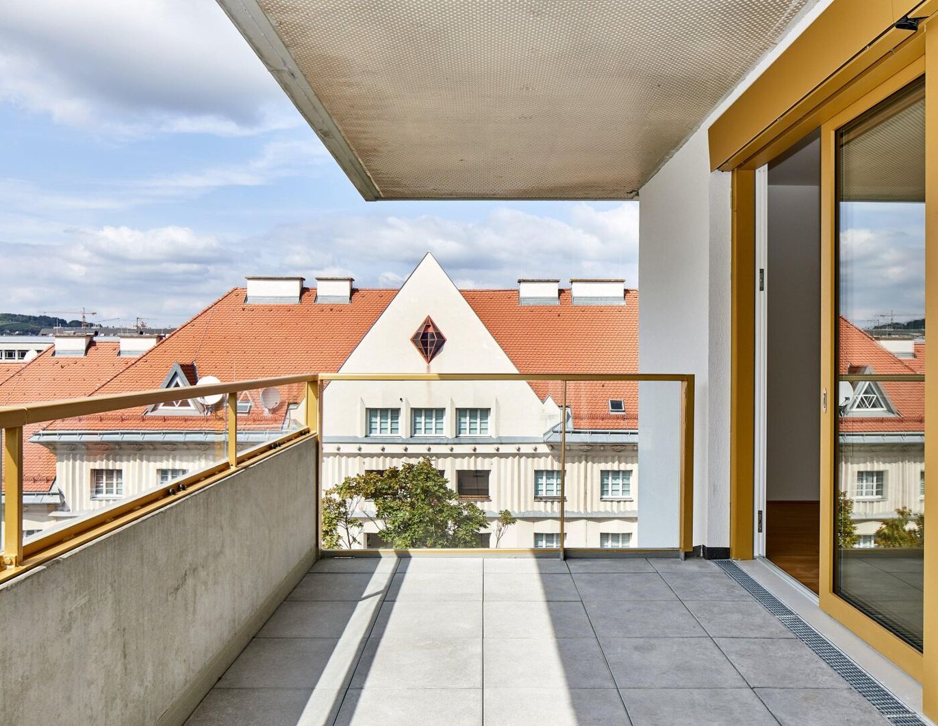 Stadtnah. Lichtdurchflutet. Mit Balkon und Stil.