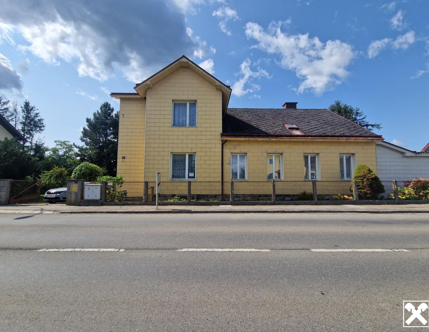 SANIERUNGSBEDÜRFTIGE JAHRHUNDERTWENDEVILLA ALS FAMILIENWOHNTRAUM IN BESTLAGE VON ZEISELMAUER MIT HOHER LEBENSQUALITÄT SOWIE WOHNKOMFORT