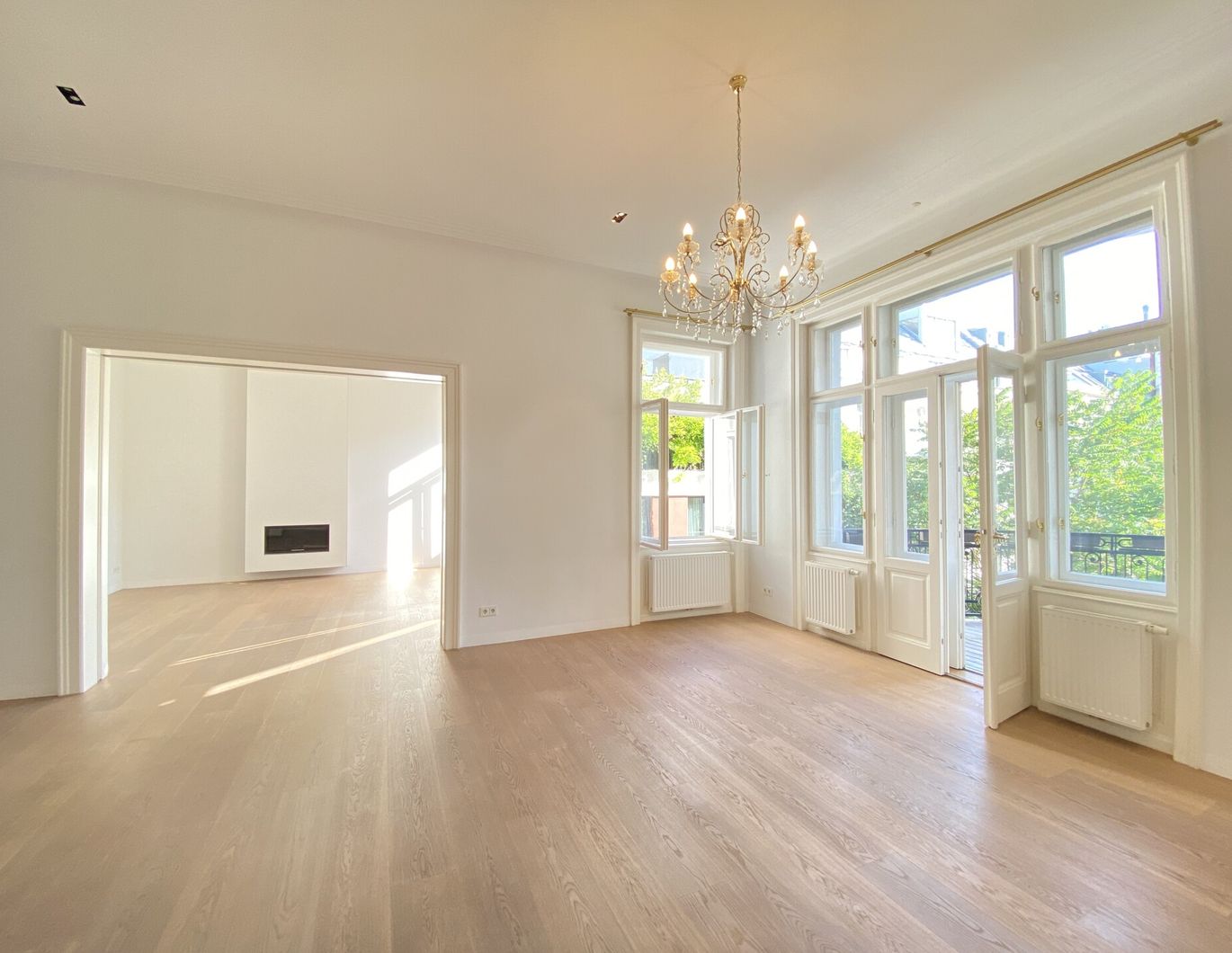 Großzügige, sanierte Altbauwohnung mit Balkon, Stellplatz und Weinkeller im Botschaftsviertel - zu kaufen in 1040 Wien