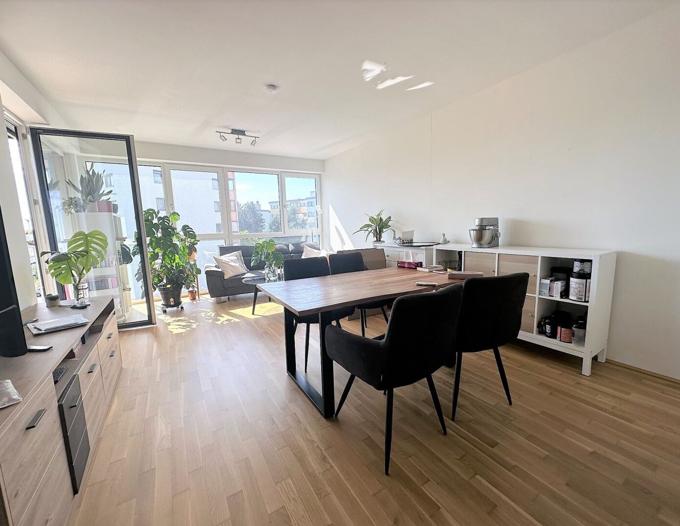 PROVISIONSFREI - Sonnige 2-Zimmer-Wohnung mit Balkon und KFZ-Tiefgaragenabstellplatz in einem modernen Neubau