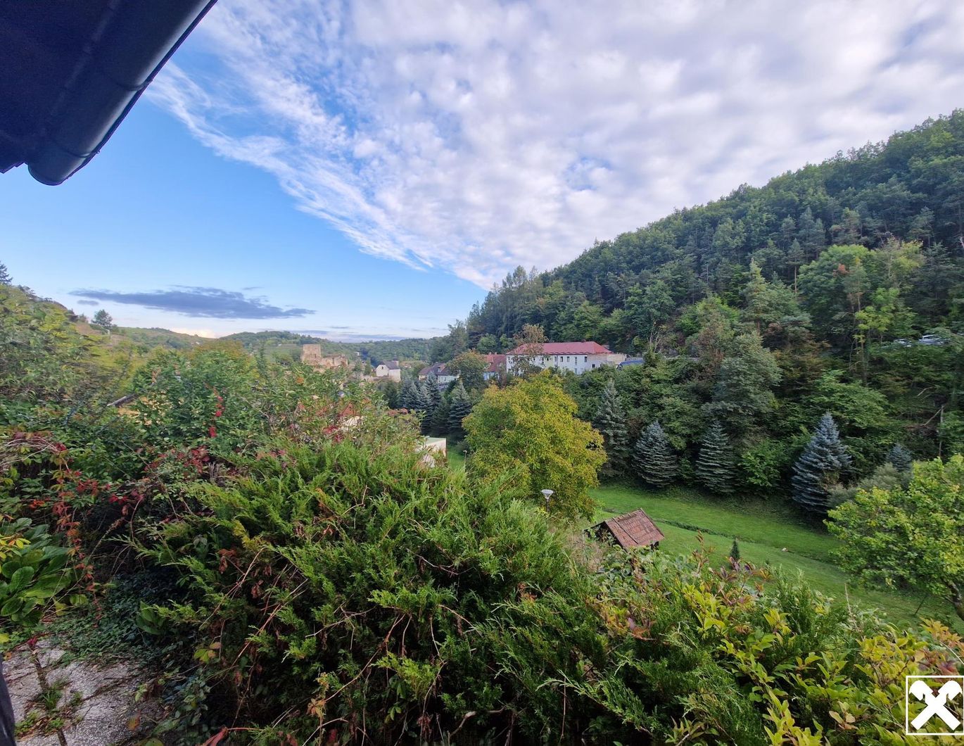 RARITÄT: SANIERUNGSBEDÜRFTIGE LIEGENSCHAFT IN EINZIGARTIGER LAGE MIT FERNBLICK INS KREMSTAL