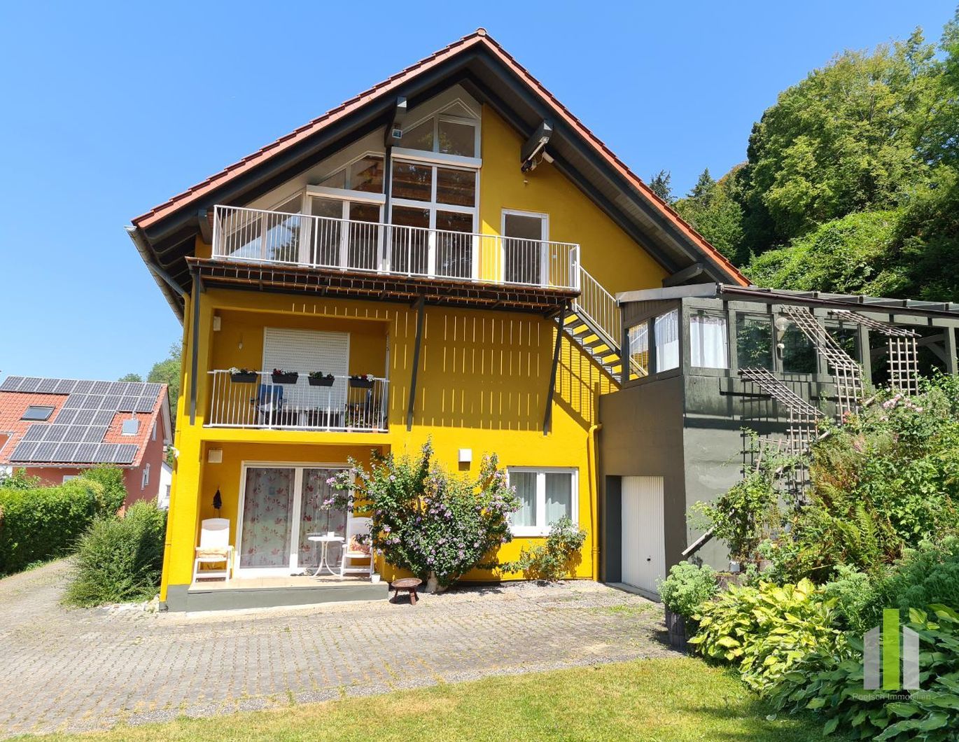 Landau-Zentrum, Wohnhaus mit 4 Einheiten & 3 Garagen