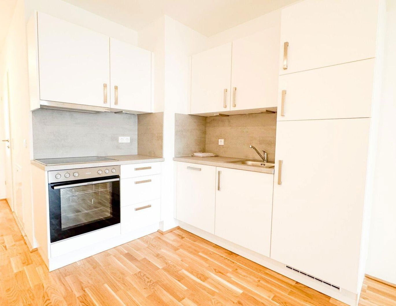 *HOCHMODERNE 3,5 ZIMMERWOHNUNG* - ABSOLUTE BESTLAGE mitten im 8.ten