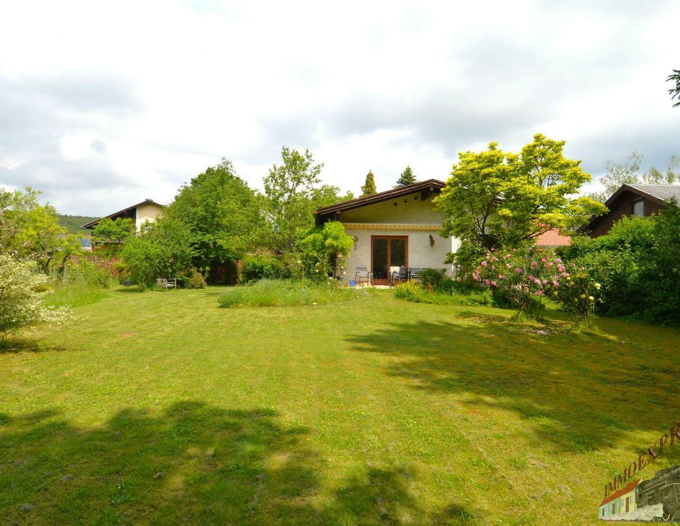 900 m² Bauland in Bad Fischau mit Altbestand - 2 Wohneinheiten möglich