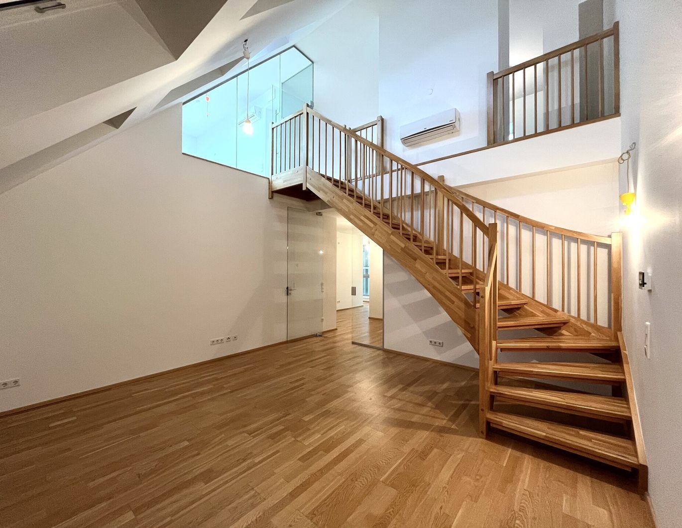 Pärchenhit in 1090 Wien - helle DG Maisonette Wohnung zu mieten