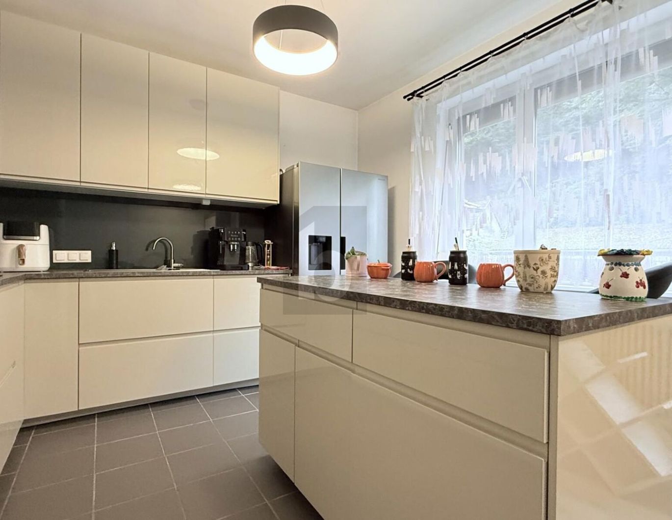 IN TOP RUHELAGE MIT VOLLKELLER UND MODERNISIERTEM WOHNRAUM