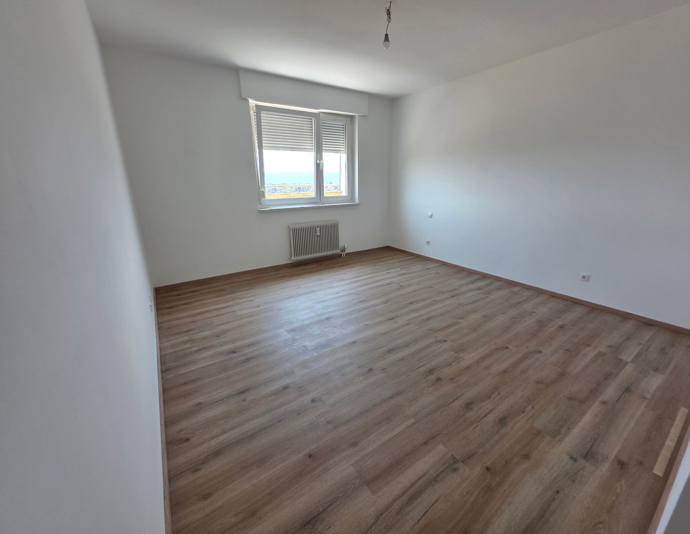 Neu renovierte 3-Zimmer Wohnung (10 Stock) mit Balkon und Blick ueber ganz Villach