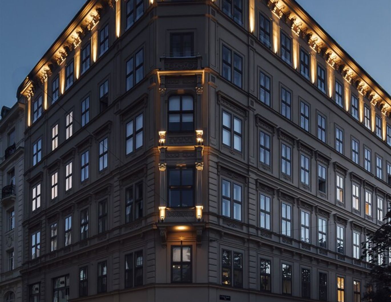 SEHR HOCHWERTIGE- ALTBAU- WOHNUNG IN BESTLAGE !