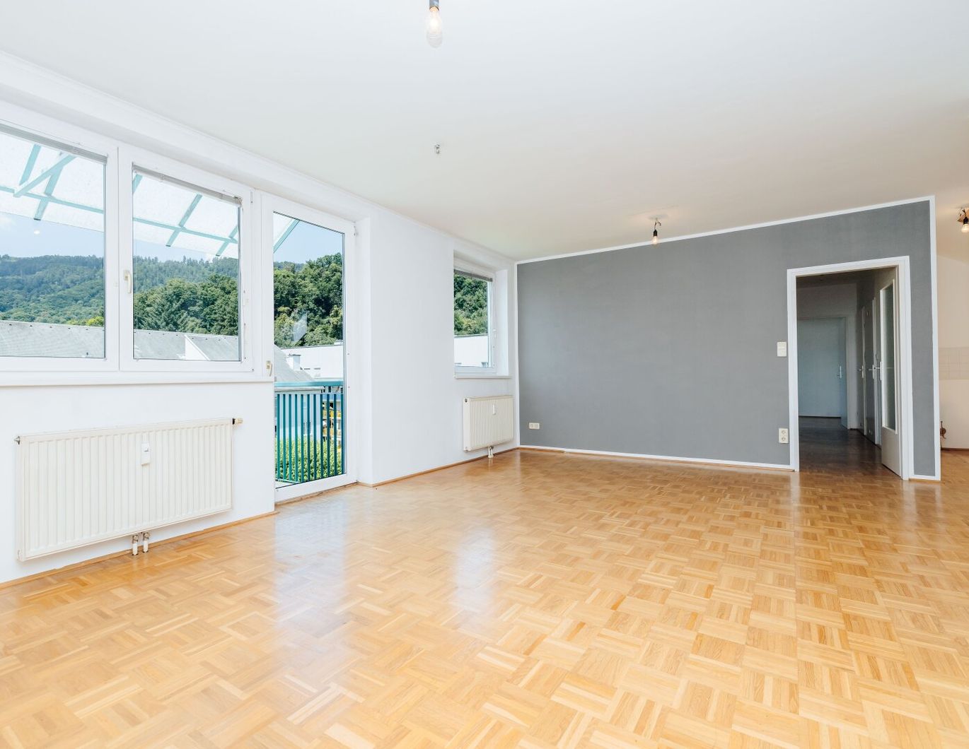 XL-BALKON (W) I BADEWANNE I SEHR HELL I PARKETT I ABSOLUTE RUHELAGE I FAMILIENFREUNDLICHER GRUNDRISS I LETZTER STOCK I TG - PLATZ I AB SOFORT I PROJEKT WOHNEN I
