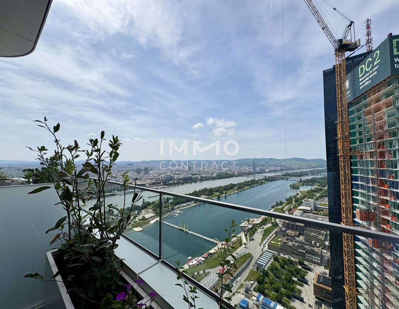 Sonnenuntergang im modernsten Turm Wiens: Erstbezug mit Goodies