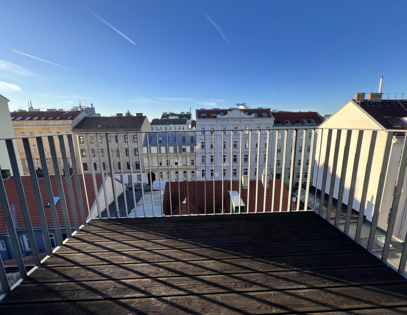 Lichtdurchflutete Maisonette-Wohnung im Dachgeschoss: 4-Zimmer mit großzügiger Terrasse