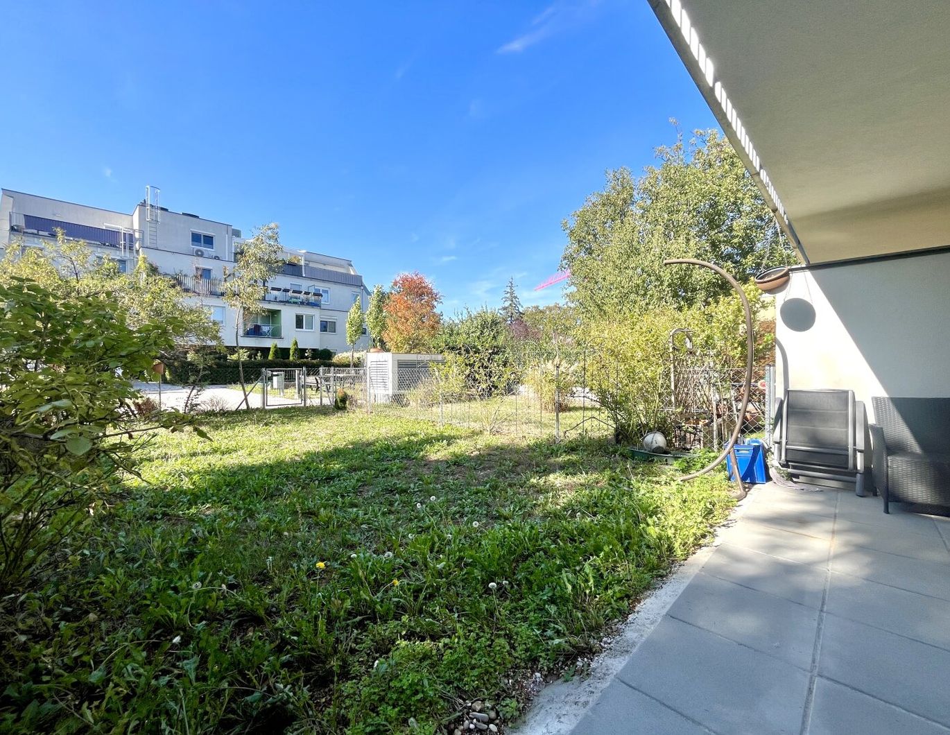 Erstklassiger Neubau: 70 m² Privatgarten, absolute Ruhelage, Fußbodenheizung und Einbauküche inklusive