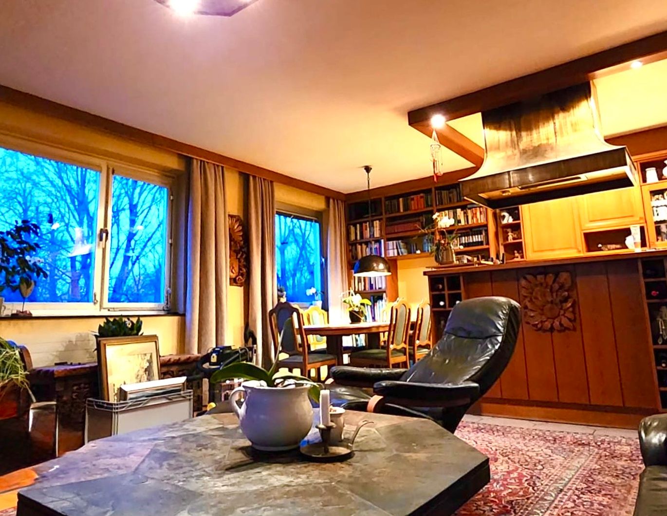 Sonnige 3 Zimmer Balkon Wohnung mit Blick in den Park incl. Abstellplatz und Heizung