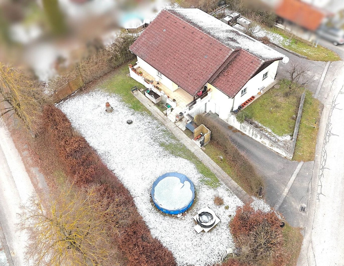 Vollunterkellerter Bungalow mit uneinsichtigem Garten!