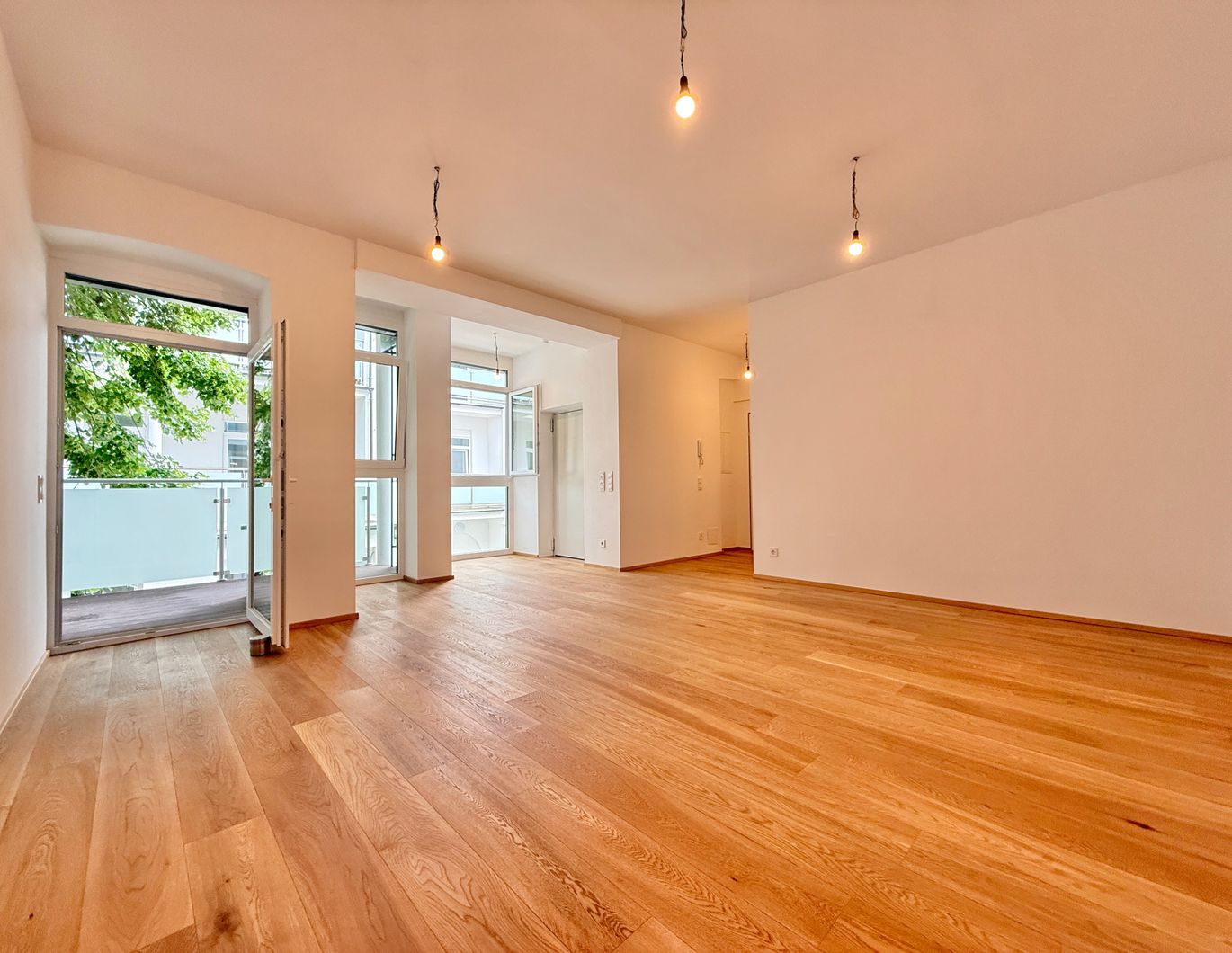 Erstbezug nach Kernsanierung I Luftwärmepumpe + Fußbodenheizung I ruhige Innenhoflage I eigener Liftzugang