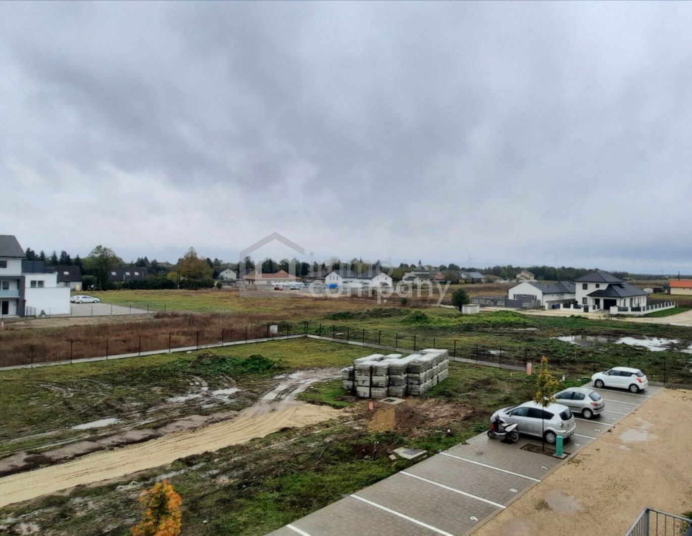 2-Raum Dachgeschosswohnung mit großer Terrasse und Parkplatz