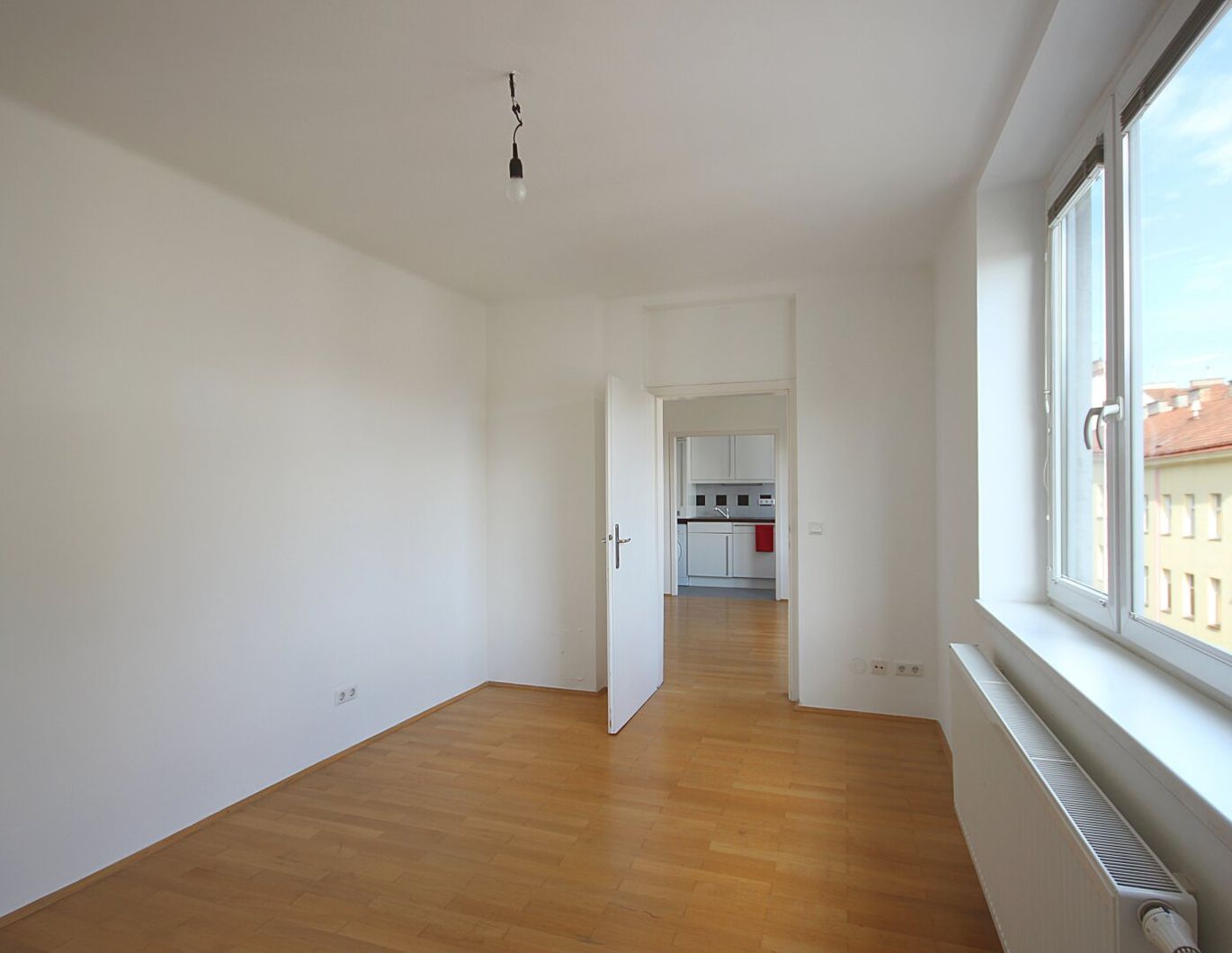 SEHR FREUNDLICHE 2 ZIMMER WOHNUNG