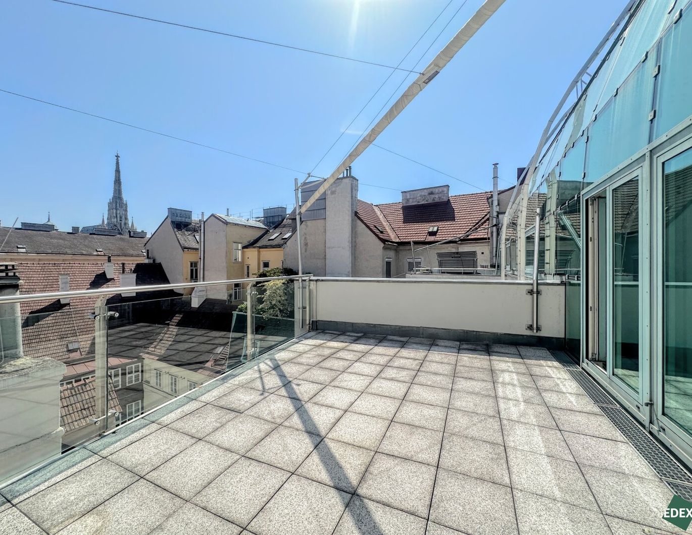 Exklusive Innenstadt-Maisonette mit Glasfront, Freiflächen & Stephansdom-Blick
