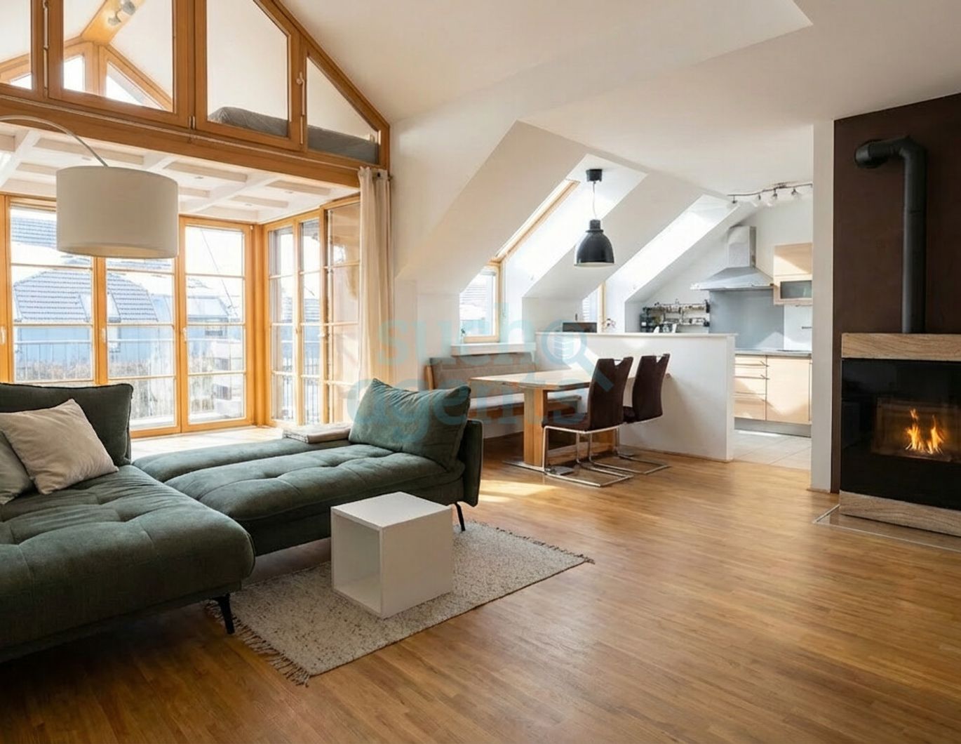 Sonnenverwöhntes Dachgeschoss mit Wintergarten und Tiefgarage