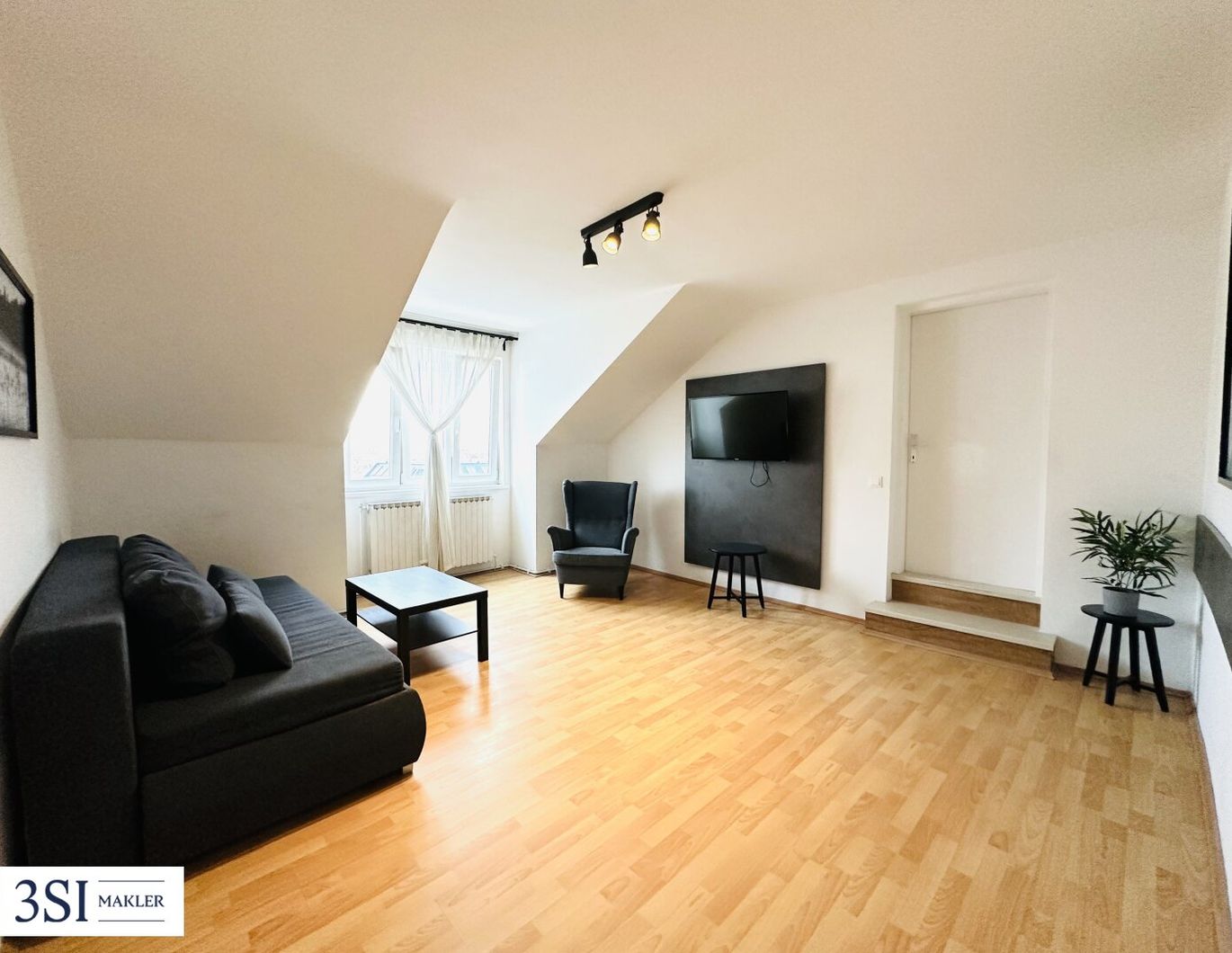 Helle Dachgeschosswohnung mit 3 Zimmern - stilvoll & gemütlich