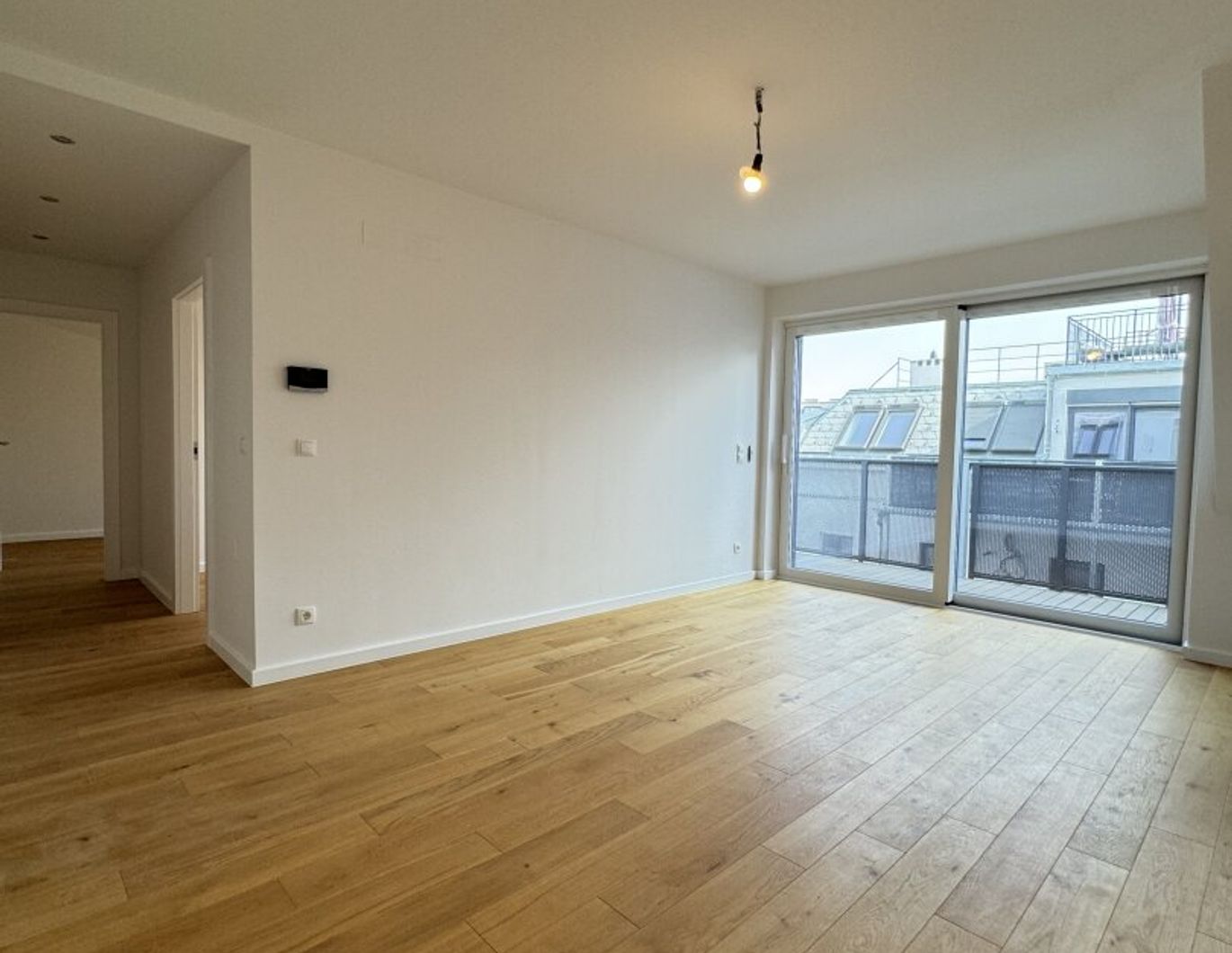 Exklusive 3-Zimmer-Dachgeschosswohnung mit Balkon in Ruhelage - Erstbezug in Toplage des 15. Bezirks