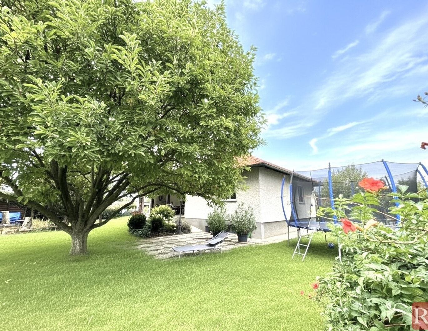 Bungalow auf großem, sonnigem Grund