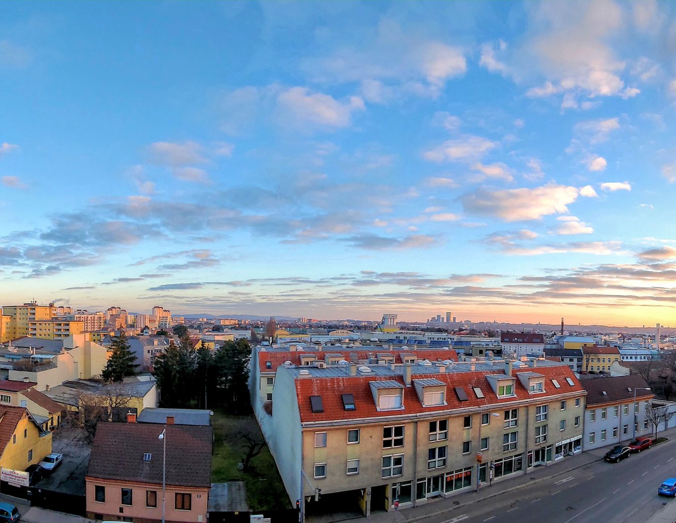 Wohlfühlwohnung mit Gemeinschafts- Dachterrasse und Tiefgaragenplatz Option