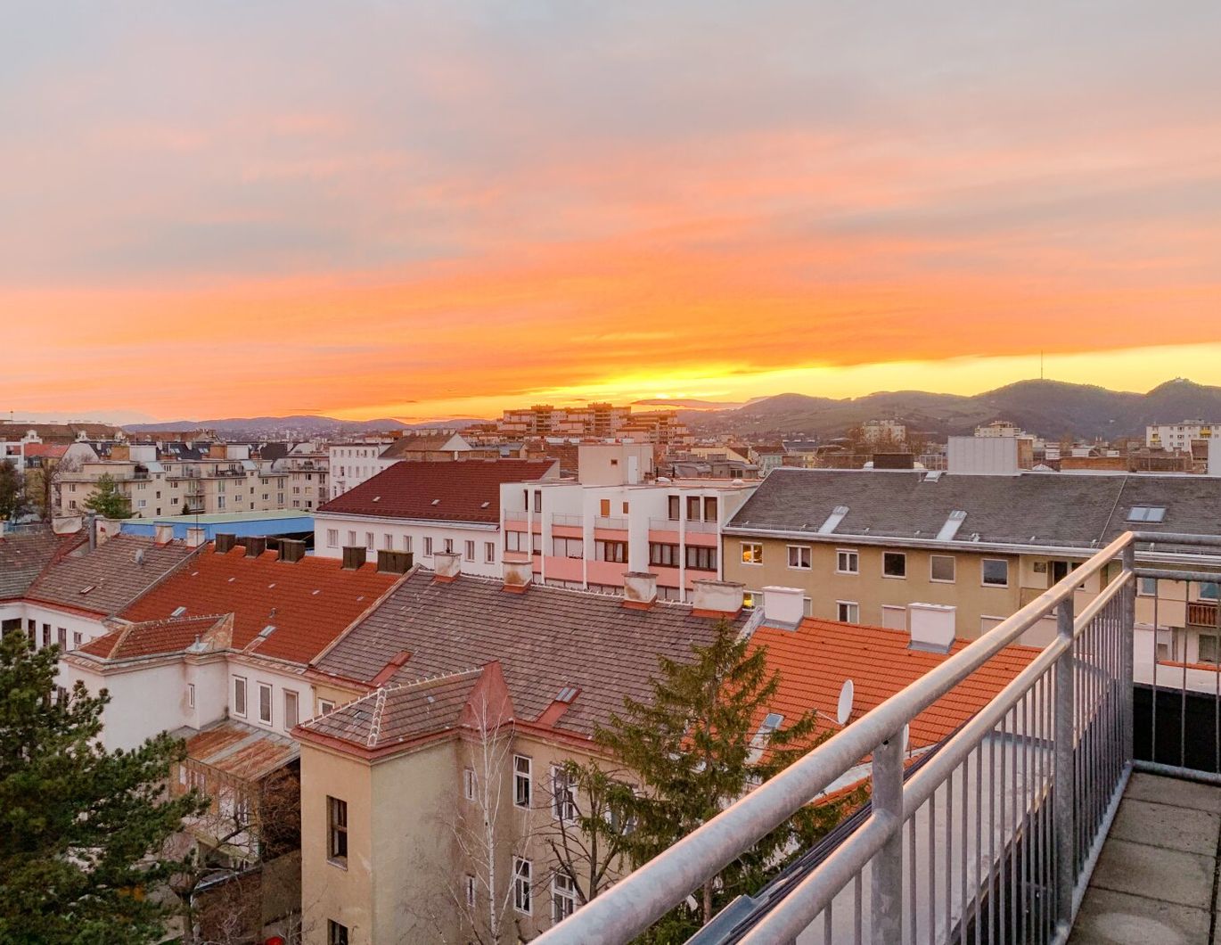 Traumhafte DG-Wohnung in 1210 Wien: 3 Zimmer, 3 Terrassen, modern und zentral!