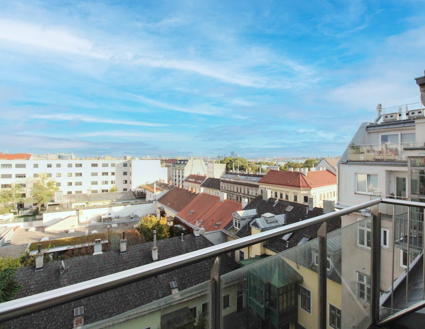 Sofort wohlfühlen: 3-Zi.-Penthouse in urbaner Lage