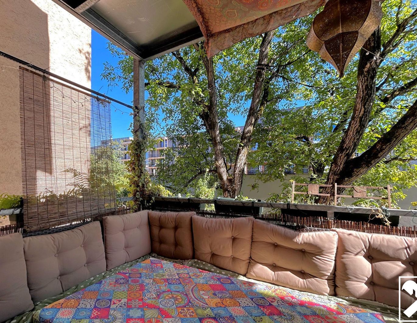 4-Zimmer-Altbauwohnung mit Balkon