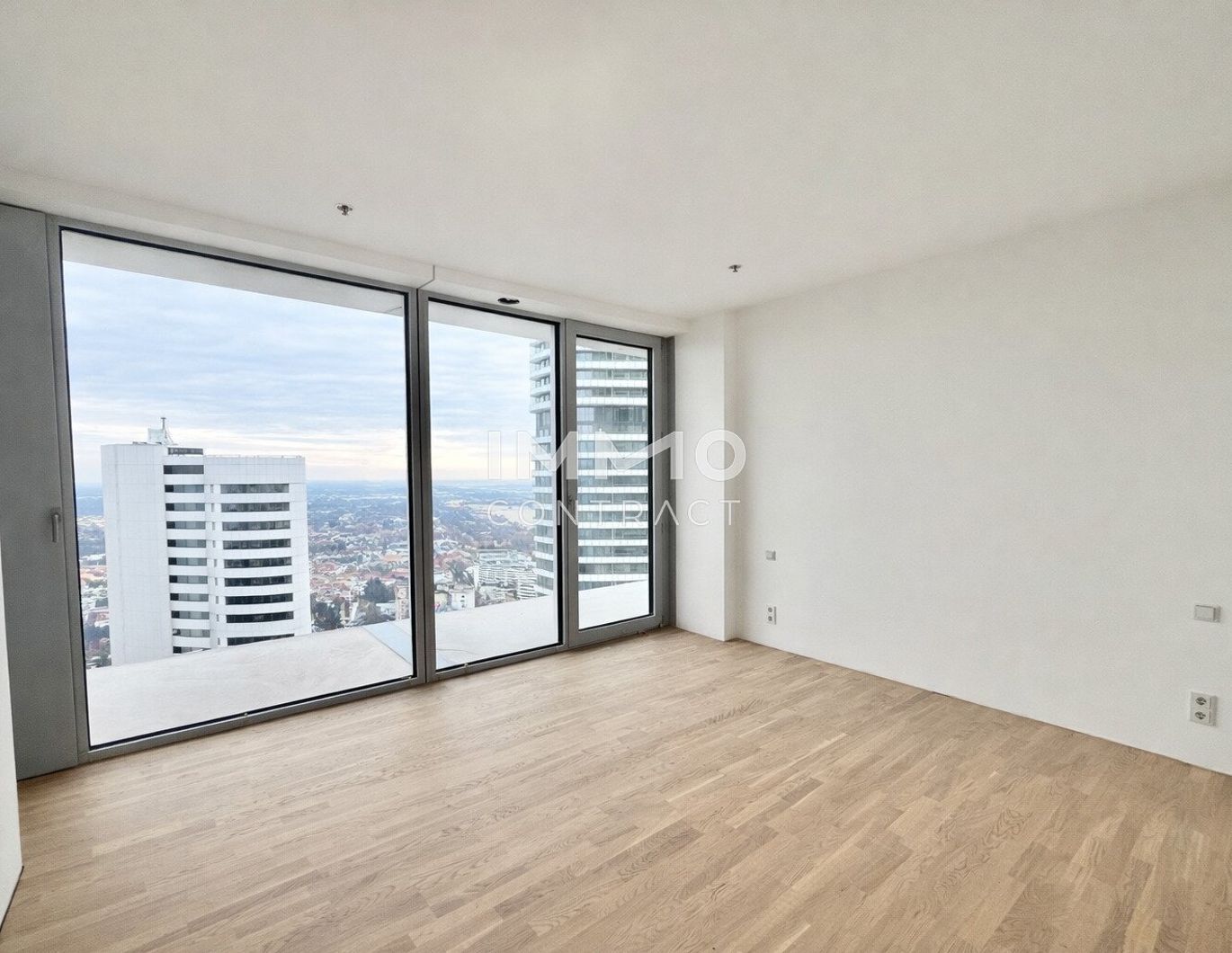 Panorama & Morgenlicht - 48. Etage -3 Zimmer in Ecklage mit zwei Loggien und Blick auf das Kaiserwasser