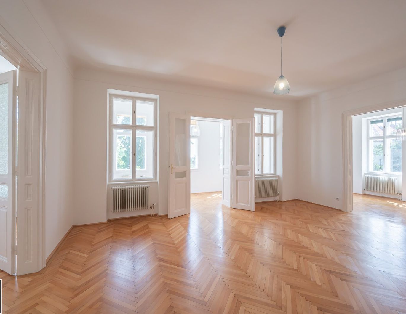 Wohnen in einer Hietzinger Villa: charmante 4-Zimmer-Wohnung mit separater Küche in bester Hietzinger Lage