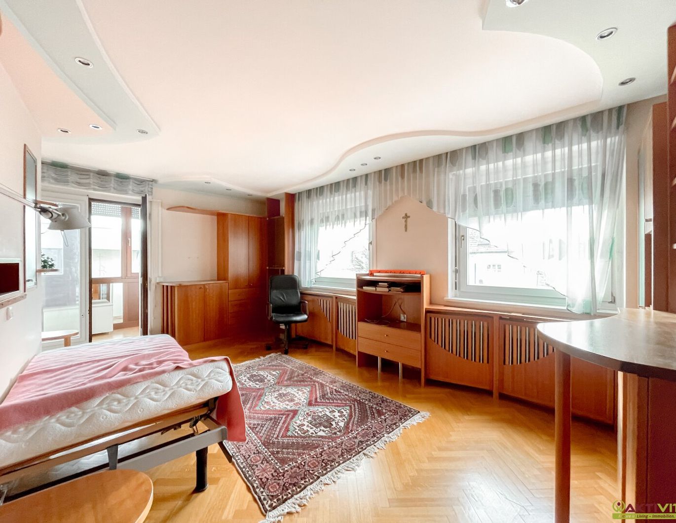 Großzügige Maisonette-Wohnung mit 9 Zimmern und Loggia im Zentrum von Kirchbach.