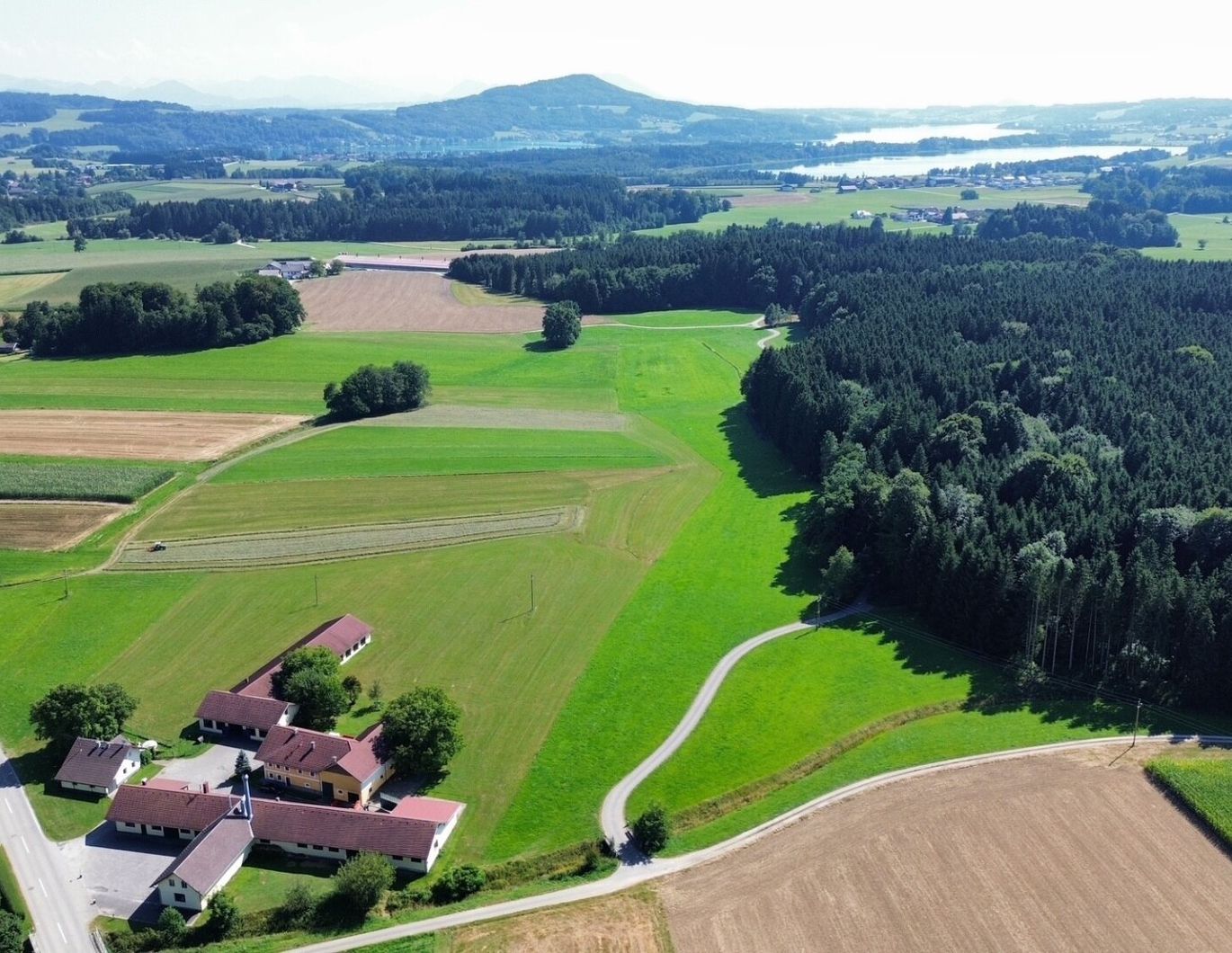 neuer Kaufpreis: Gepflegtes Zuhause nahe dem Mattsee mit großem Garten, Dachterrasse und Doppel-Carport!