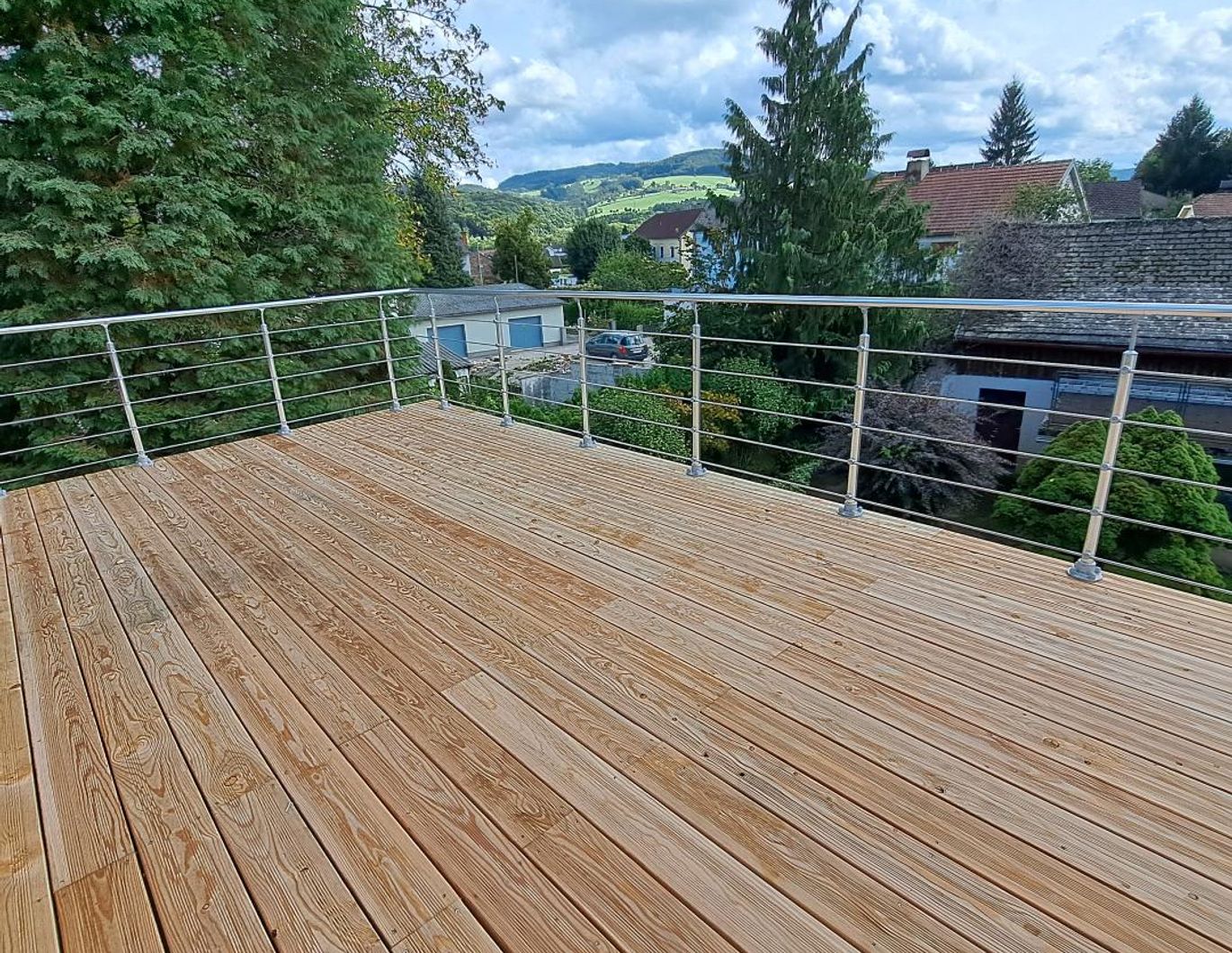 PROVISIONSFREI! Dachgeschosswohnung mit Terrasse - Eigengarten möglich!