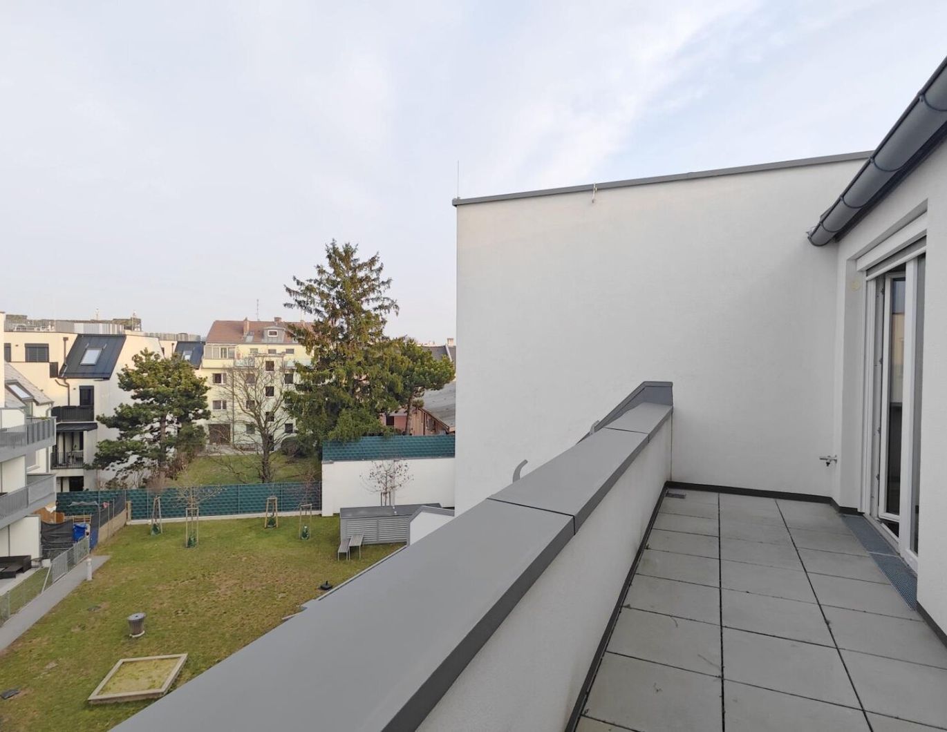 KLIMATISIERTE 3-ZIMMER TERRASSENWOHNUNG IN DER HIRSCHSTETTNER STRASSE