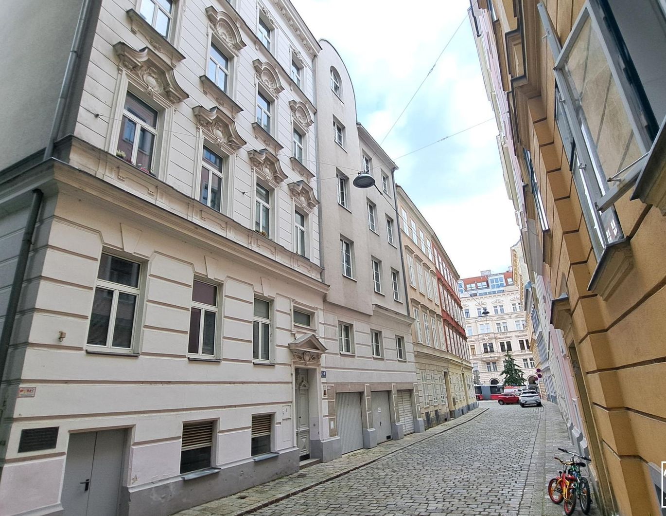 Wohnen mit Wiener Charme - gemütliche 2-Zimmer-Wohnung im Roten Hof, Garagenbox verfügbar