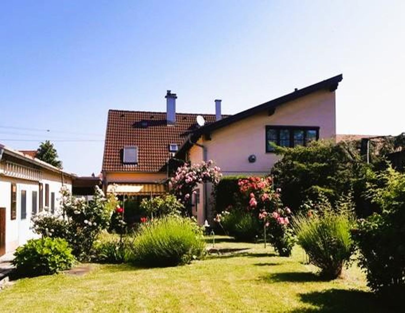 Familienwohnsitz inkl Baulandreserve! Grünoase mit Nebengebäude!