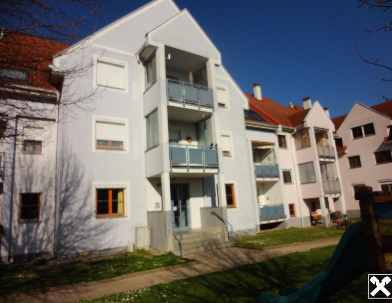 Eigentumswohnung mit Loggia in ruhiger Lage !