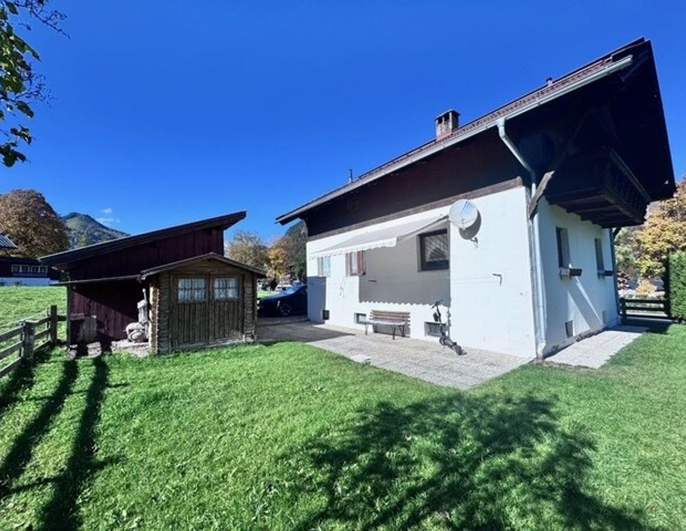Sanierungsbedürftiges Einfamilienhaus in traumhafter Sonnenlage mit Seeblick zu kaufen