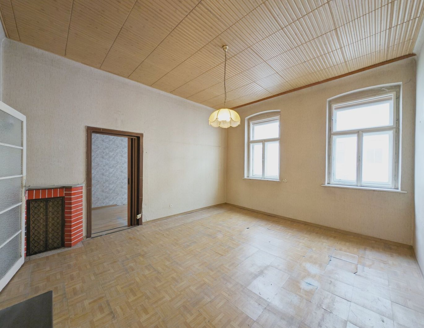 ++W1++ 2-Zimmer Altbaujuwel (sanierungsbedürftig) - voller Potenzial!